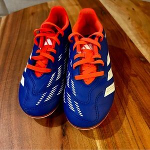 adidas Predator Club Kids Soccer Cleats (size 1.5)